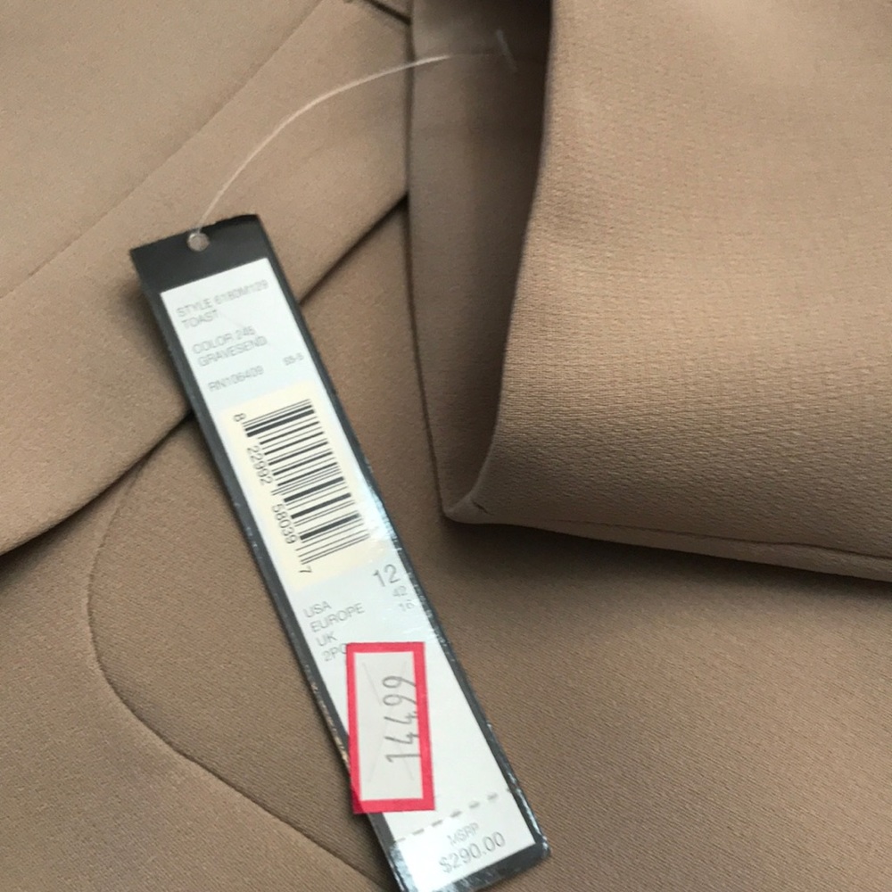 Women’s two piece business suit. - Picture 3 of 4